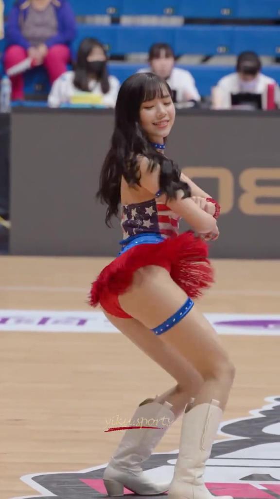 最好的啦啦隊(duì)小姐姐！自信，健康充滿活力！
