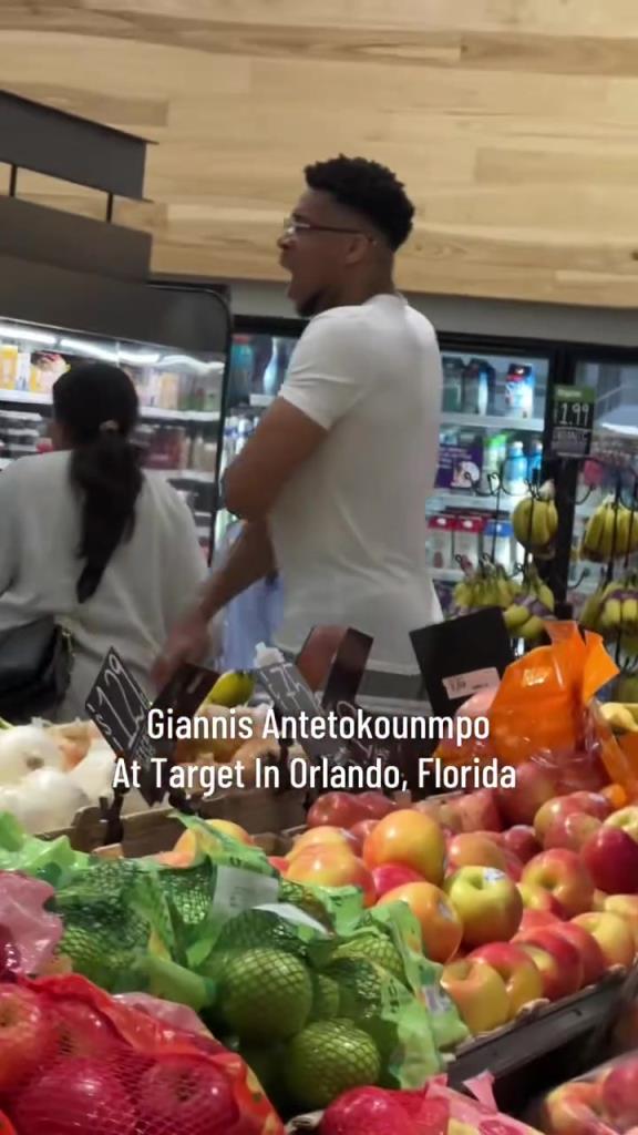 好男人??！字母哥在奧蘭多度假 陪妻子一起逛超市